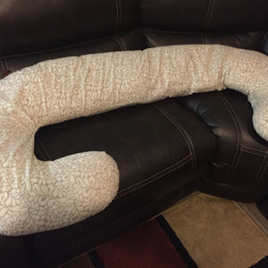 Snoogle Pregnancy Pillow + 2 cases
